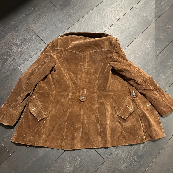 Danier Women's Brown Suede Button-Front Jacket - Picture 4 of 4